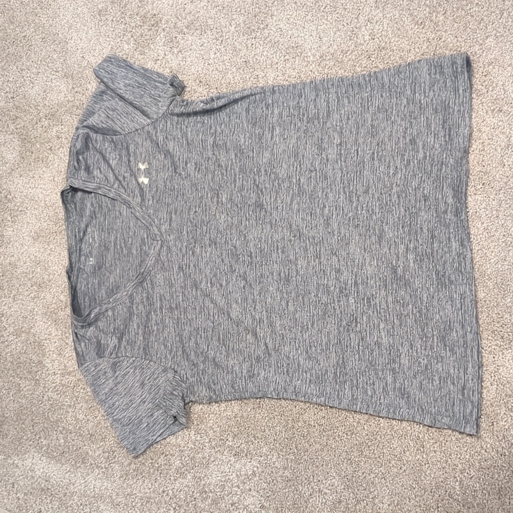 Under Armour gray heatgear short sleeve workout top size medium